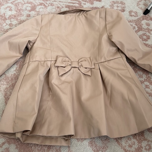 Cutest Tahari trench coat - Picture 5 of 5